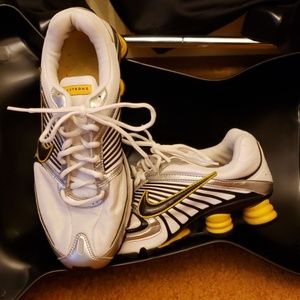 Nike live strong black white yellow shoes